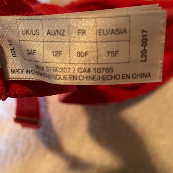 Red bra - Picture 3 of 3